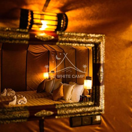The White Camp - Your Merzouga Luxury Desert Camp & Erg Chebbi Dunes Camel Riding Exteriör bild