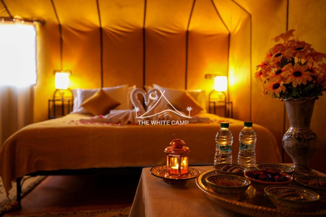 The White Camp - Your Merzouga Luxury Desert Camp & Erg Chebbi Dunes Camel Riding Exteriör bild