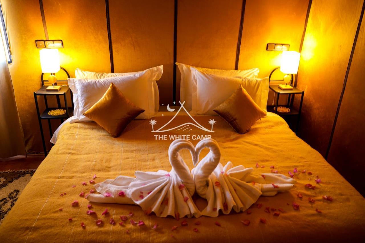 The White Camp - Your Merzouga Luxury Desert Camp & Erg Chebbi Dunes Camel Riding Exteriör bild