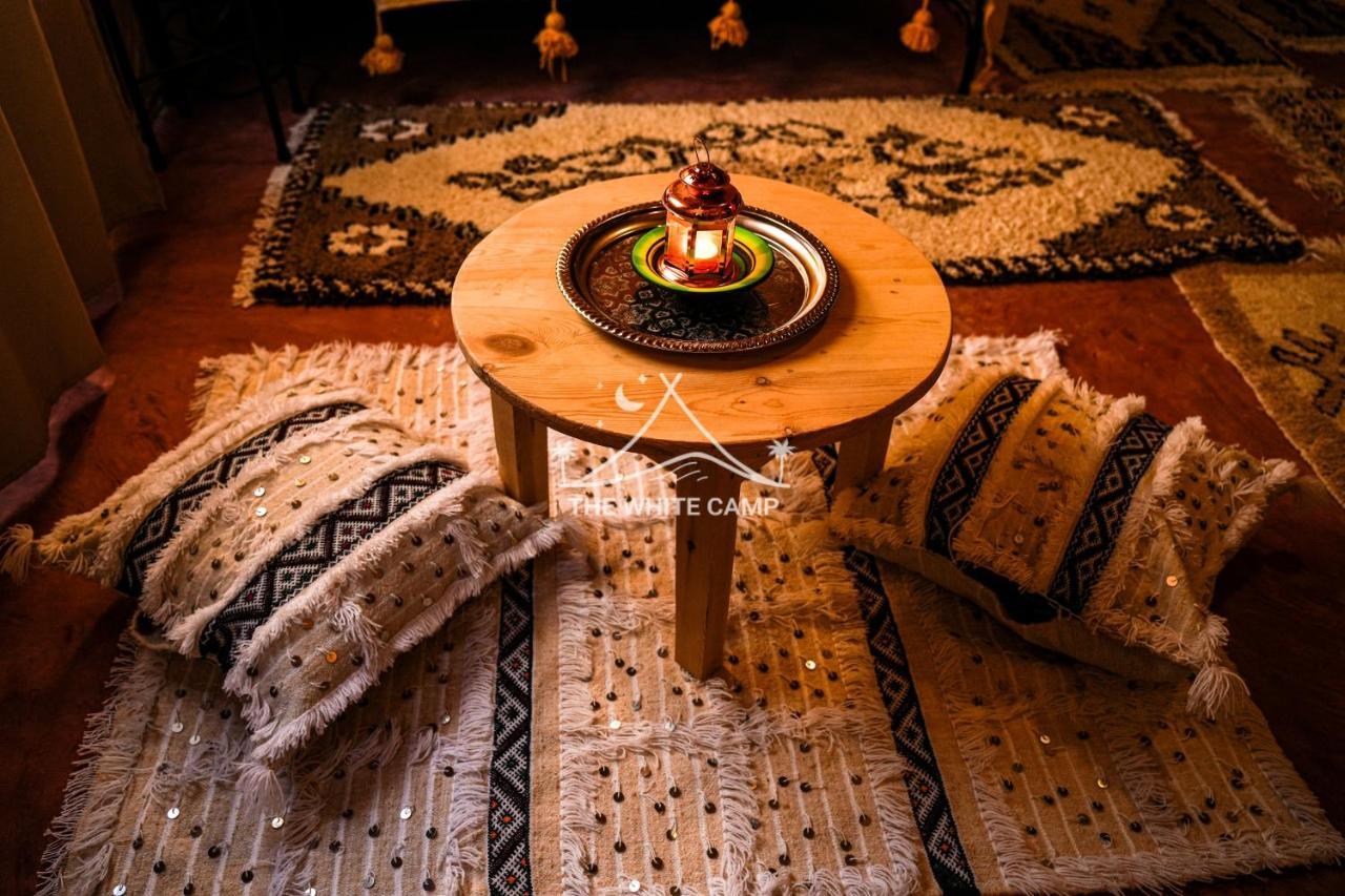 The White Camp - Your Merzouga Luxury Desert Camp & Erg Chebbi Dunes Camel Riding Exteriör bild