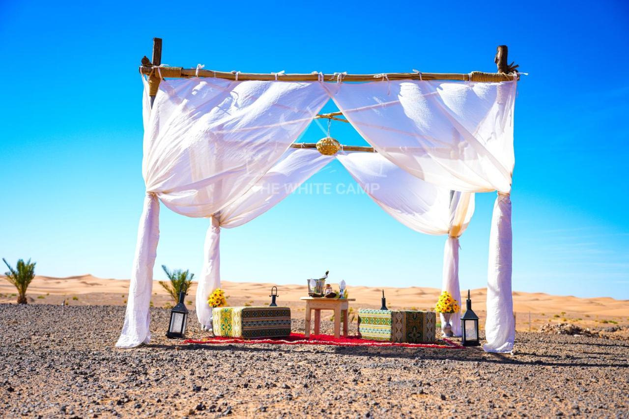 The White Camp - Your Merzouga Luxury Desert Camp & Erg Chebbi Dunes Camel Riding Exteriör bild