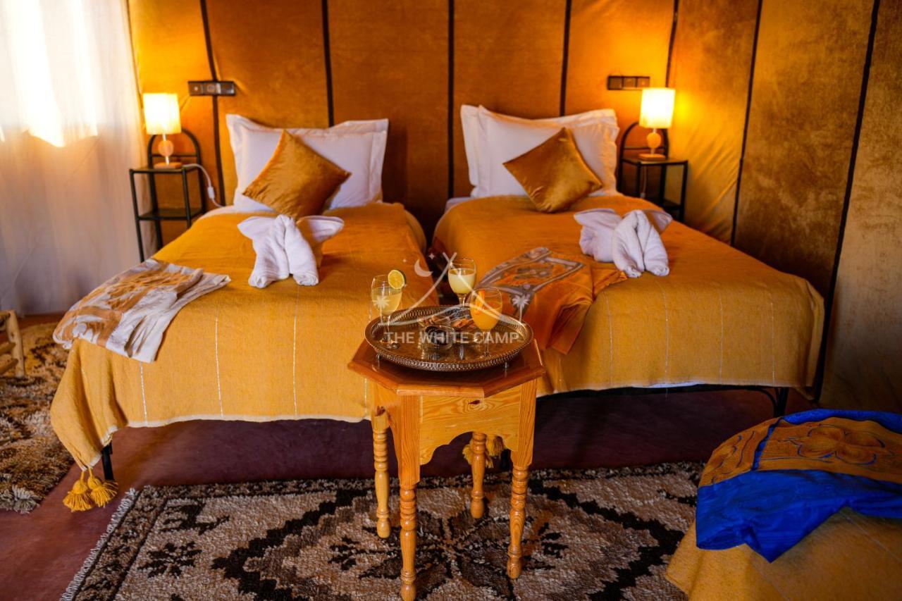 The White Camp - Your Merzouga Luxury Desert Camp & Erg Chebbi Dunes Camel Riding Exteriör bild