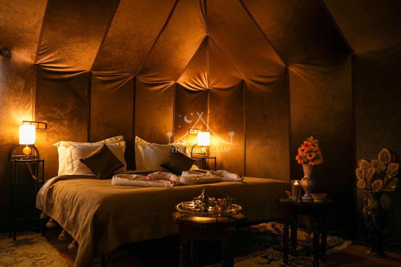 The White Camp - Your Merzouga Luxury Desert Camp & Erg Chebbi Dunes Camel Riding Exteriör bild