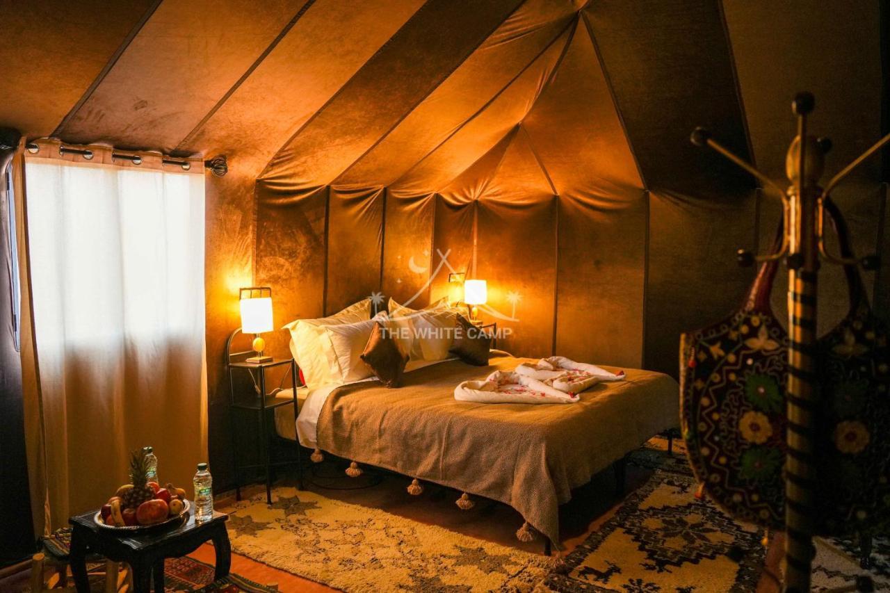 The White Camp - Your Merzouga Luxury Desert Camp & Erg Chebbi Dunes Camel Riding Exteriör bild