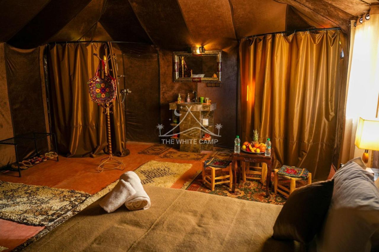 The White Camp - Your Merzouga Luxury Desert Camp & Erg Chebbi Dunes Camel Riding Exteriör bild