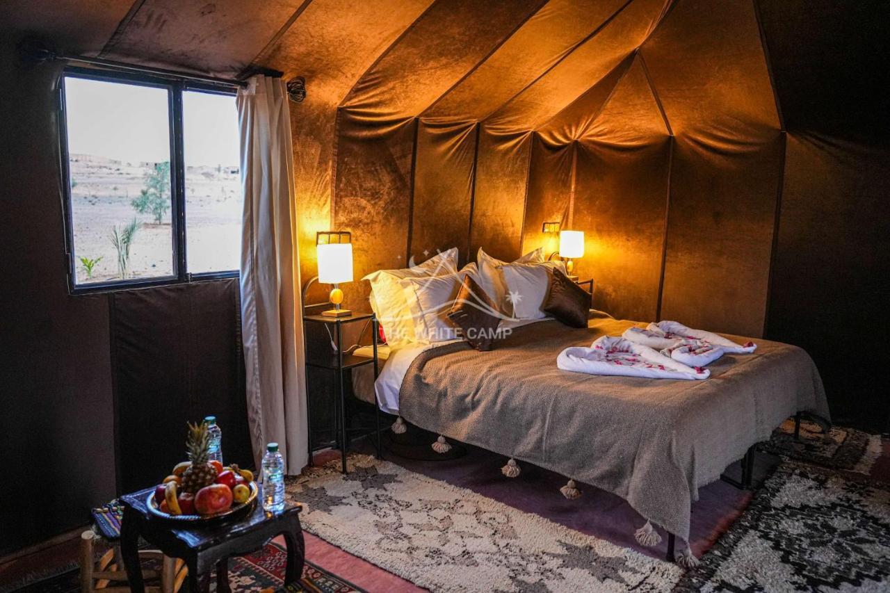 The White Camp - Your Merzouga Luxury Desert Camp & Erg Chebbi Dunes Camel Riding Exteriör bild