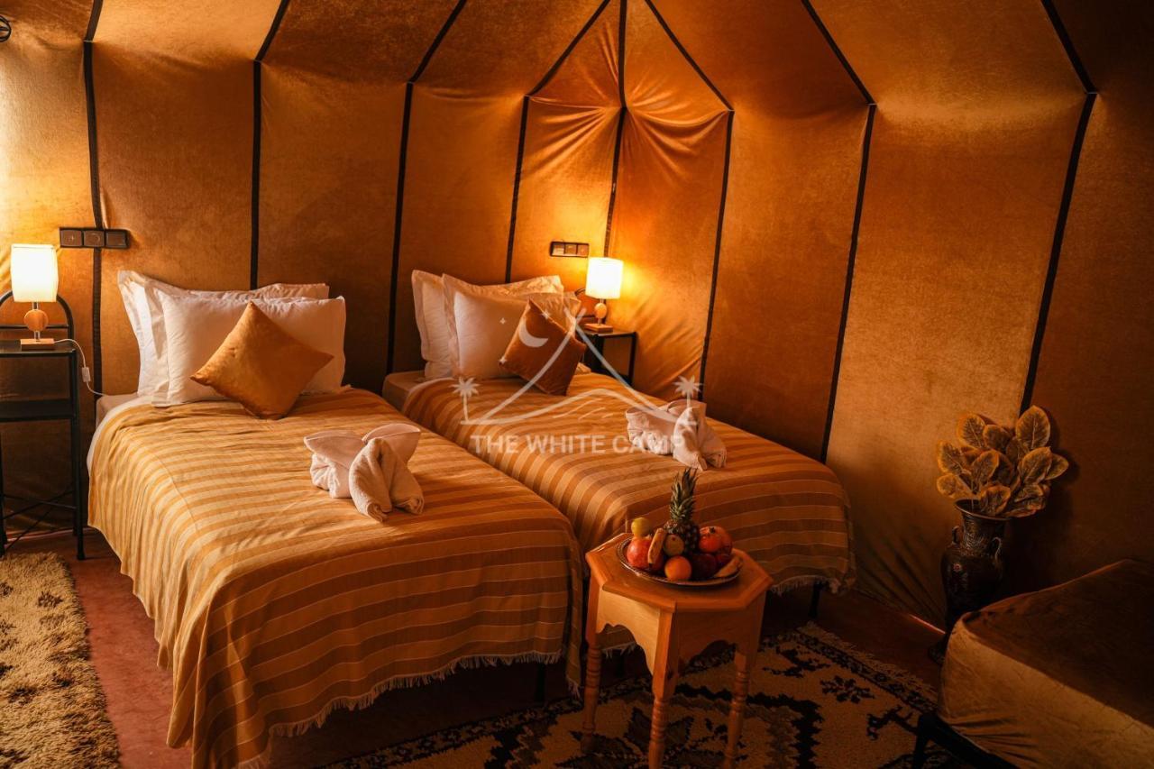 The White Camp - Your Merzouga Luxury Desert Camp & Erg Chebbi Dunes Camel Riding Exteriör bild