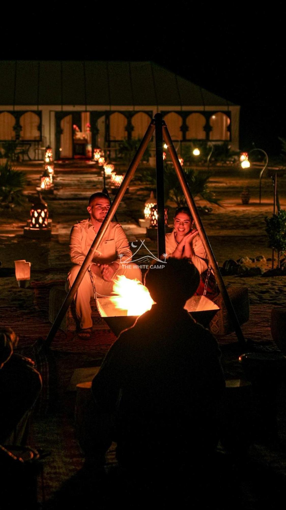 The White Camp - Your Merzouga Luxury Desert Camp & Erg Chebbi Dunes Camel Riding Exteriör bild