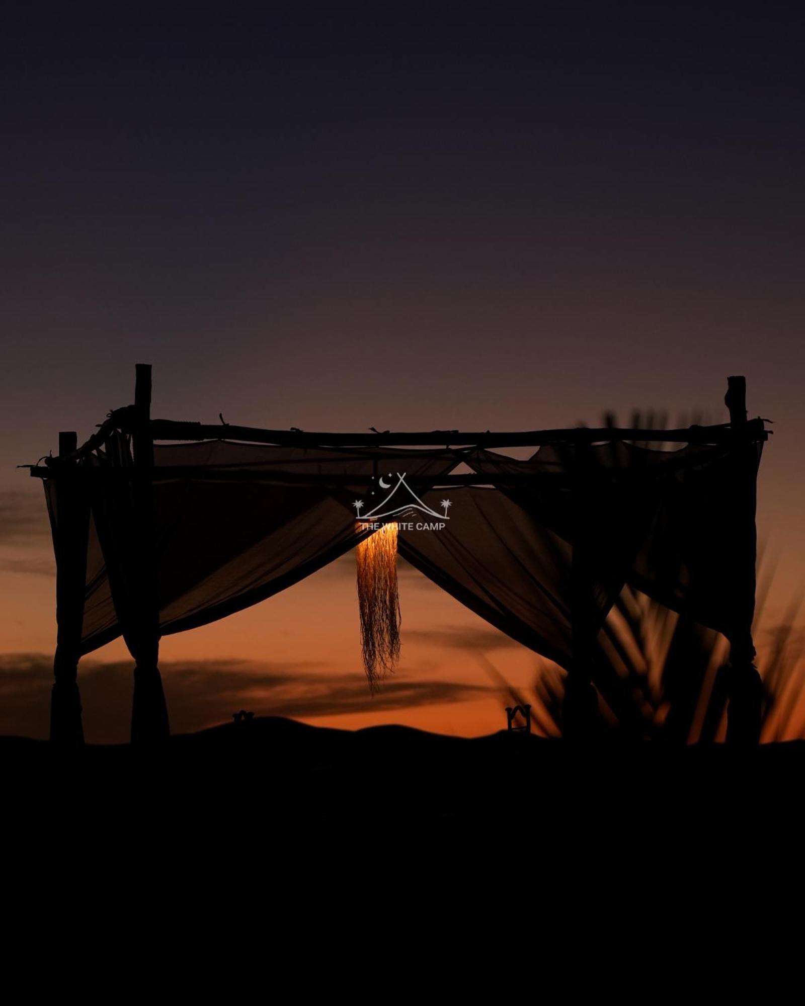 The White Camp - Your Merzouga Luxury Desert Camp & Erg Chebbi Dunes Camel Riding Exteriör bild
