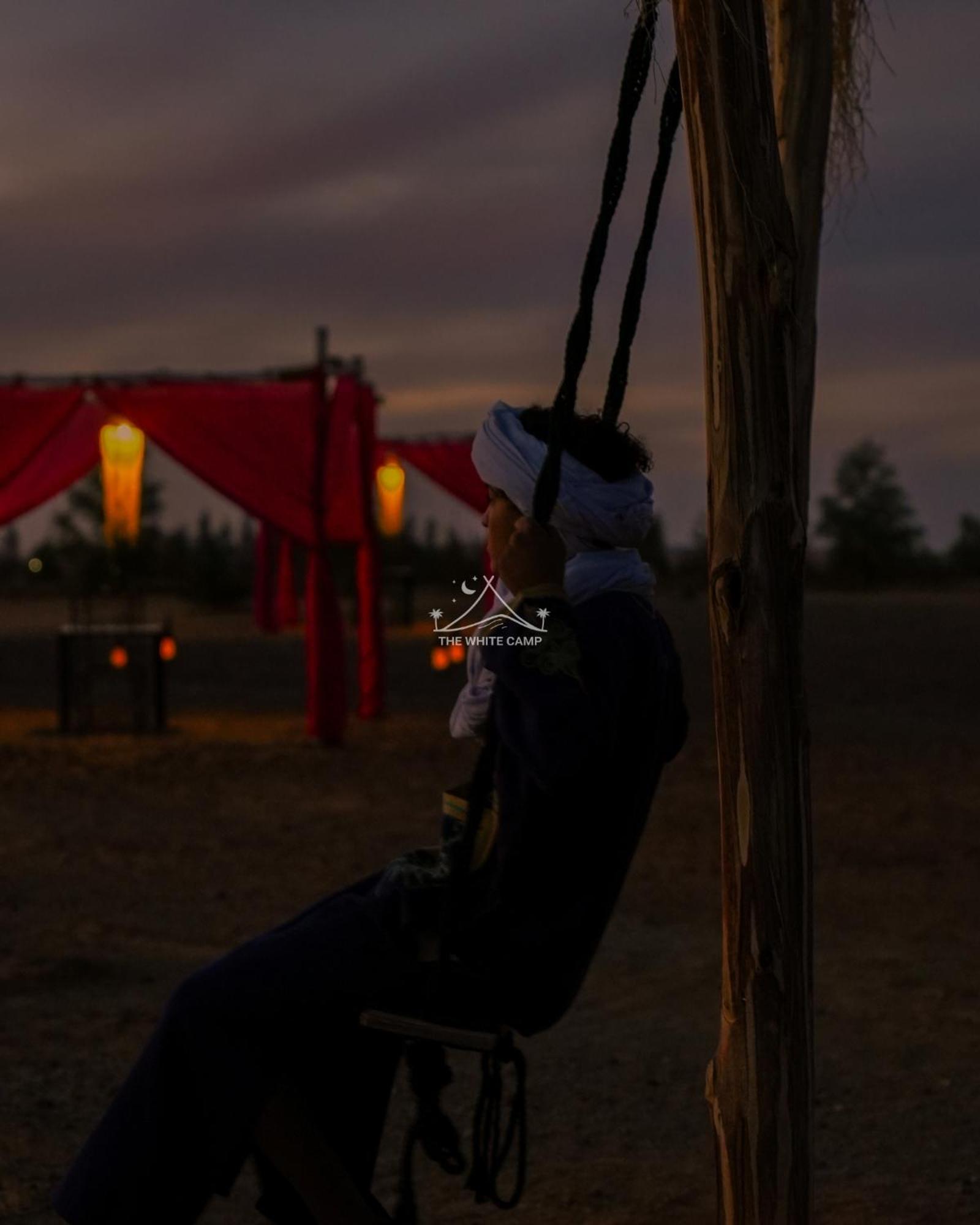 The White Camp - Your Merzouga Luxury Desert Camp & Erg Chebbi Dunes Camel Riding Exteriör bild