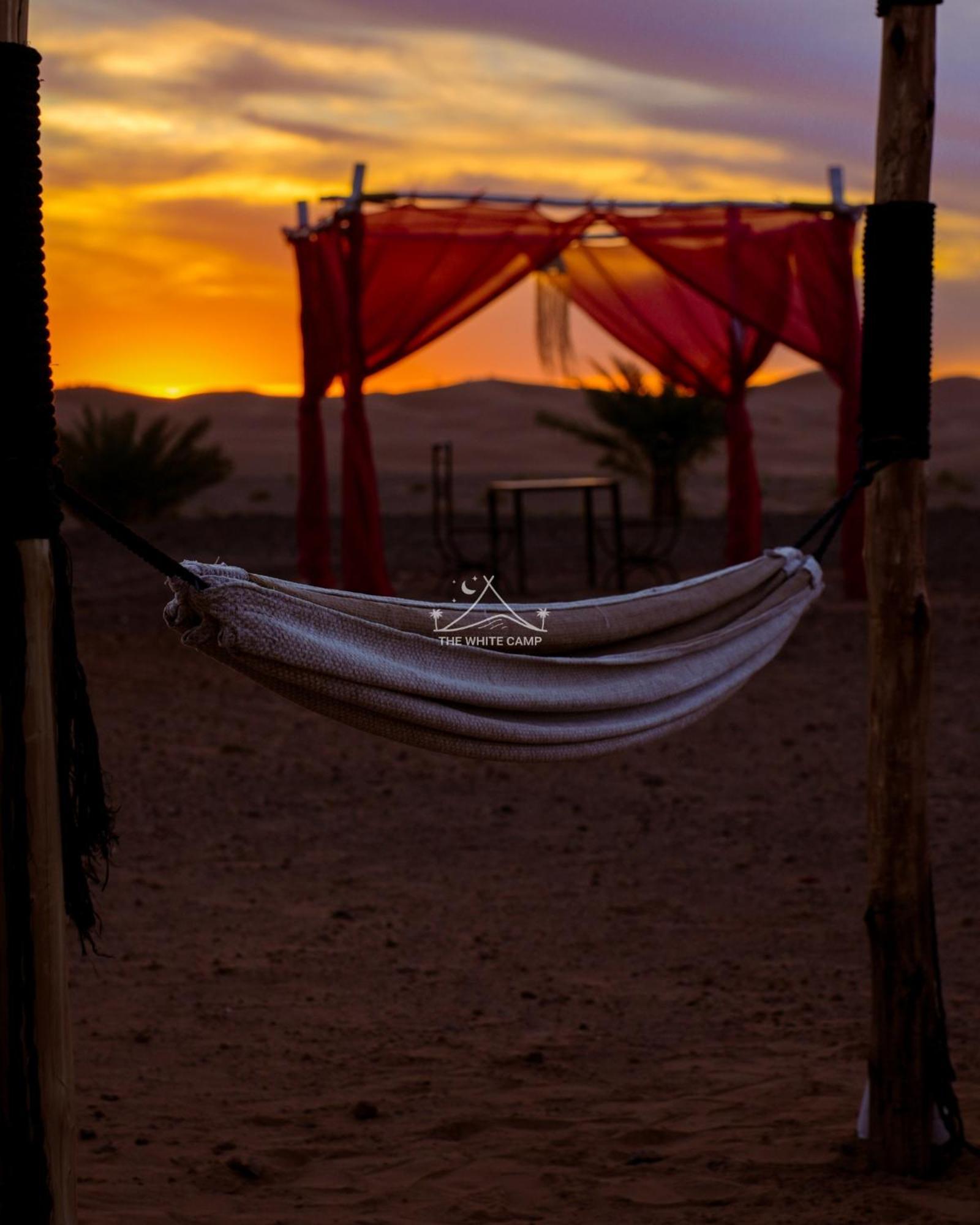 The White Camp - Your Merzouga Luxury Desert Camp & Erg Chebbi Dunes Camel Riding Exteriör bild