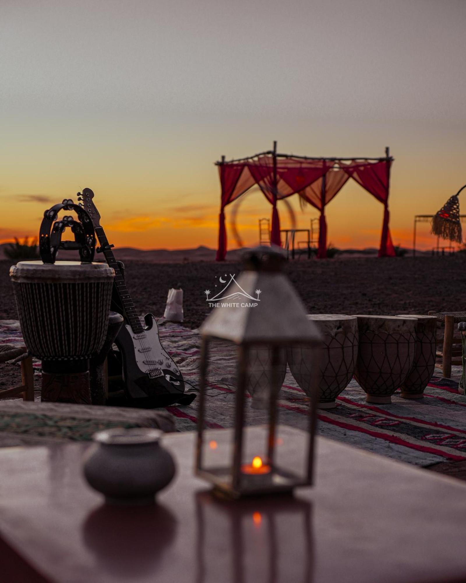 The White Camp - Your Merzouga Luxury Desert Camp & Erg Chebbi Dunes Camel Riding Exteriör bild