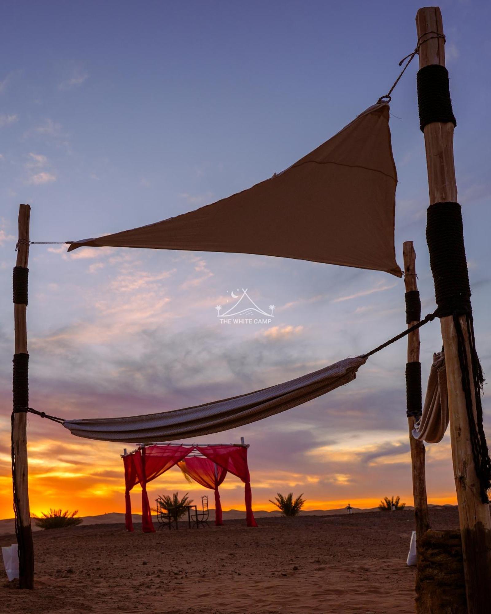 The White Camp - Your Merzouga Luxury Desert Camp & Erg Chebbi Dunes Camel Riding Exteriör bild