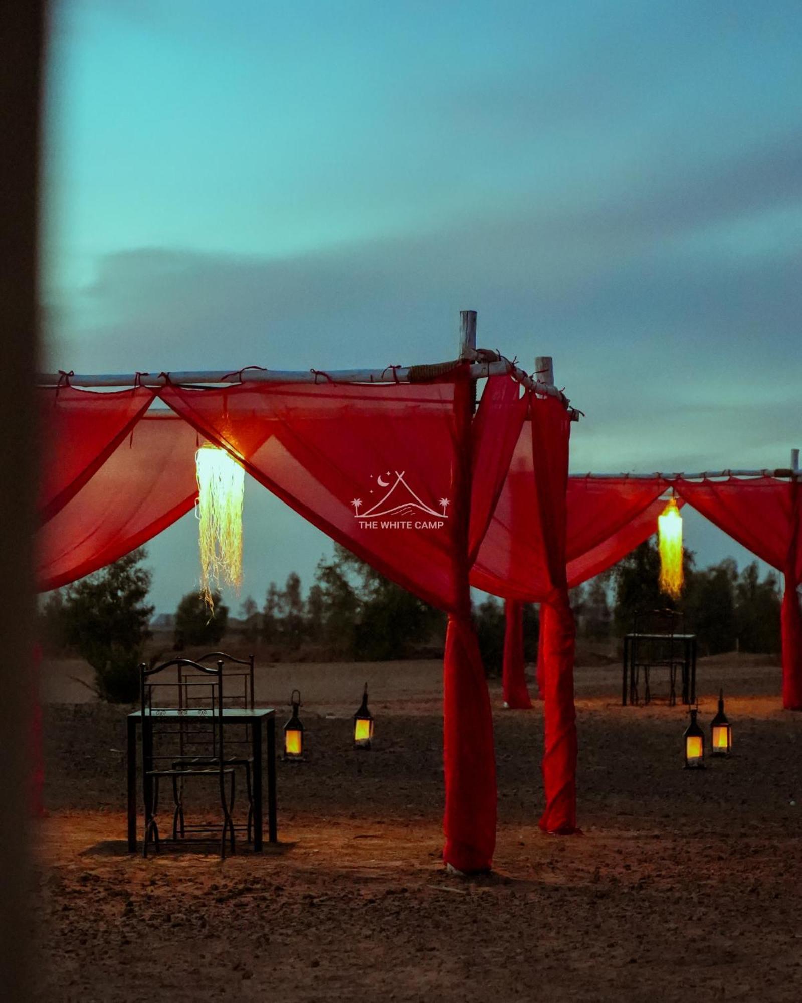 The White Camp - Your Merzouga Luxury Desert Camp & Erg Chebbi Dunes Camel Riding Exteriör bild